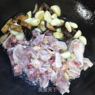 蒜子青椒炒鸡块的做法步骤:4