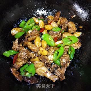蒜子青椒炒鸡块的做法步骤:9