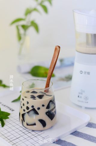 清爽烧仙草珍珠奶茶的做法步骤:11