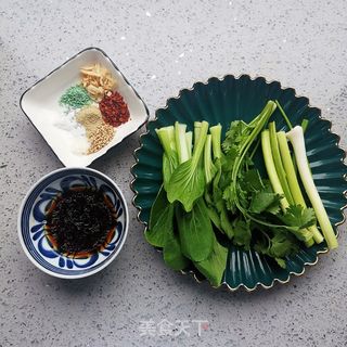 油泼辣子手工面的做法步骤:3