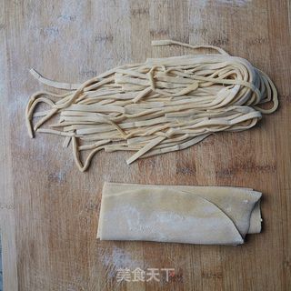 油泼辣子手工面的做法步骤:7