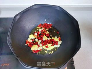 香辣红烧小龙虾,超过瘾的做法步骤:3