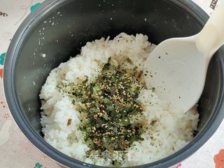 海苔肉松饭团的做法步骤:4