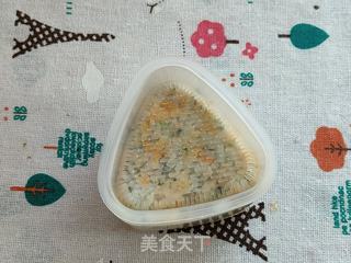 海苔肉松饭团的做法步骤:9