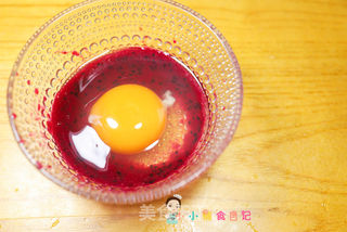 9个月以上辅食黄瓜火龙果卷的做法步骤:3