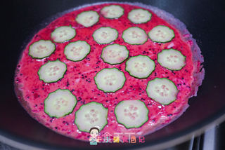 9个月以上辅食黄瓜火龙果卷的做法步骤:6