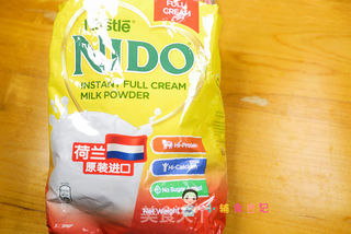 12个月以上辅食水果缤纷奶冻的做法步骤:2