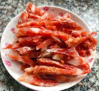 胡萝卜炒香肠的做法步骤：3
