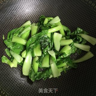 青菜鸡蛋面的做法步骤：2