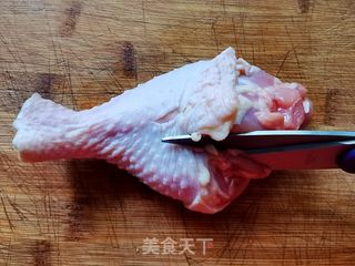 奥尔良烤鸡腿肉的做法步骤:2