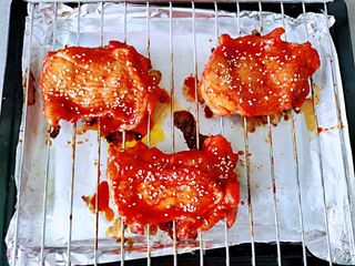 奥尔良烤鸡腿肉的做法步骤:9