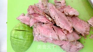 牛肉牛油果三明治的做法步骤：1