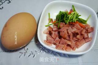 火腿煎蛋的做法步骤：1