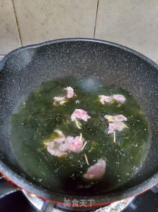 海藻肉片汤的做法步骤:4