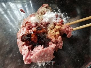 韭菜猪肉生煎包的做法步骤：1