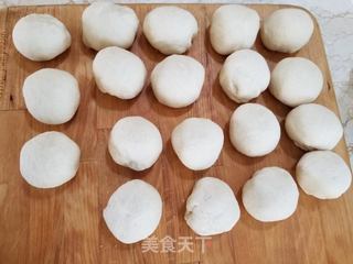 韭菜猪肉生煎包的做法步骤:6