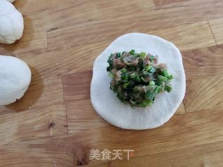 韭菜猪肉生煎包的做法步骤:8
