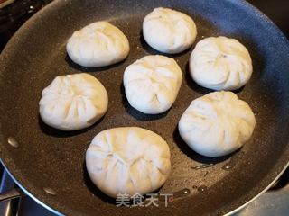 韭菜猪肉生煎包的做法步骤:11