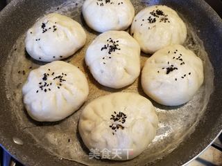 韭菜猪肉生煎包的做法步骤:16