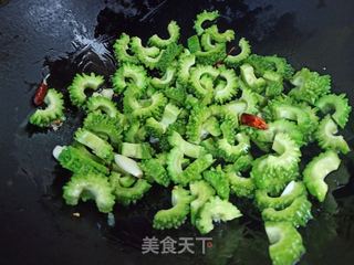 蒜香苦瓜的做法步骤：4