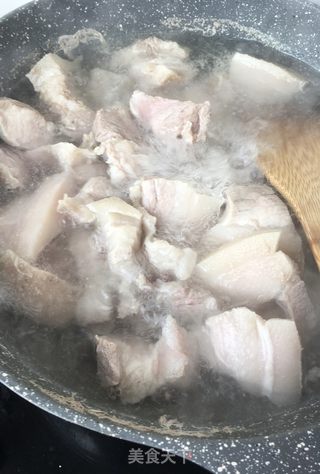 鹌鹑蛋毛豆烧肉的做法步骤：5