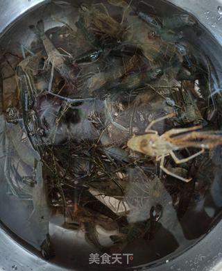 盐水煮小河虾的做法步骤：1
