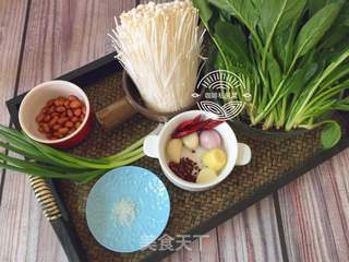 凉拌金针菇菠菜的做法步骤：1