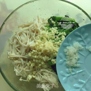 凉拌金针菇菠菜的做法步骤：11