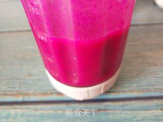 火龙果汁鸡蛋饼的做法步骤：2