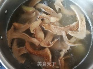 松茸排骨汤的做法步骤：9