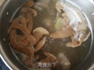 松茸排骨汤的做法步骤：10