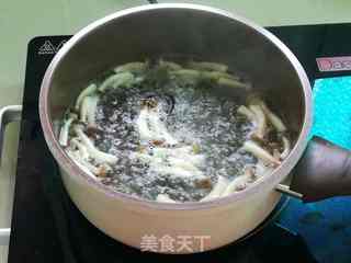 菌菇拌面的做法步骤:2