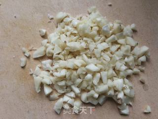 蒜蓉麻辣小龙虾尾的做法步骤:2