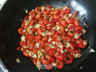蒜蓉麻辣小龙虾尾的做法步骤:7