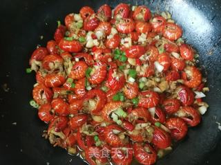 蒜蓉麻辣小龙虾尾的做法步骤:10