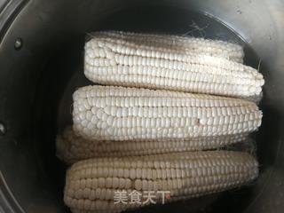 煮糯玉米的做法步骤:3