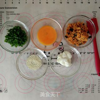 松软咸香的肉松面包卷的做法步骤:9