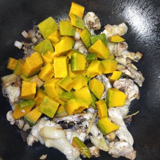 鸡肉香菇南瓜饭的做法步骤:9