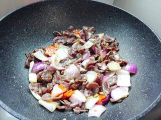 蚝油洋葱牛肉的做法步骤:5