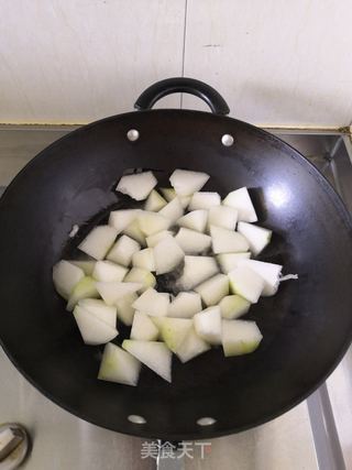 虾皮焖冬瓜的做法步骤：1