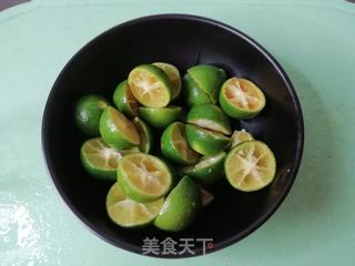百香果青柠蜂蜜茶的做法步骤：2