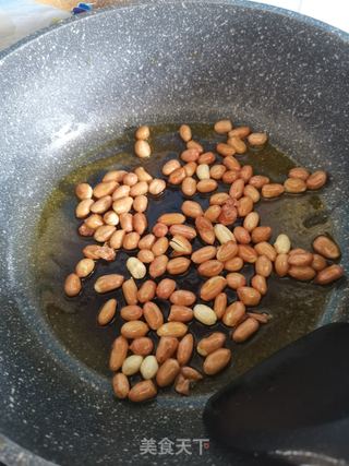 油酥花生米的做法步骤：4
