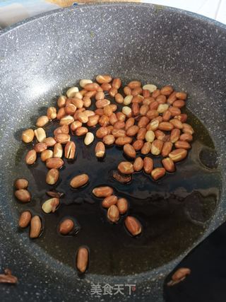 油酥花生米的做法步骤:6