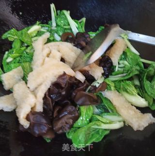 木耳皮肚青菜荞麦汤面的做法步骤：2