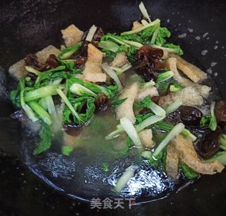 木耳皮肚青菜荞麦汤面的做法步骤：3