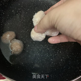 肉丸汤面的做法步骤：1