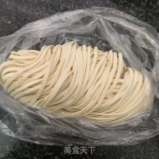 肉丸汤面的做法步骤：4