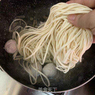 肉丸汤面的做法步骤：6