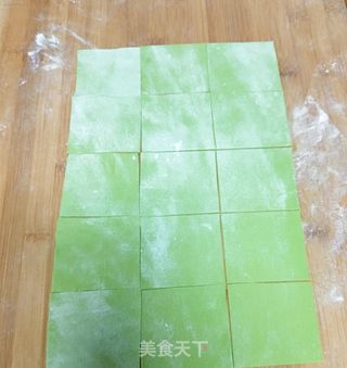 菠菜汁馄饨的做法步骤:7