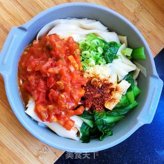 茄汁油泼宽面的做法步骤：12